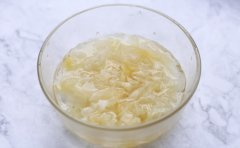 選擇干銀耳還是鮮銀耳？米酵菌酸中毒可不是鬧著玩的